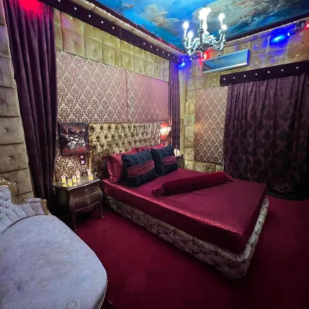 Priamos Erato Love hotel