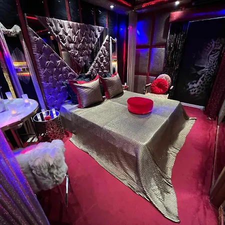 Priamos Erato Love hotel Athén