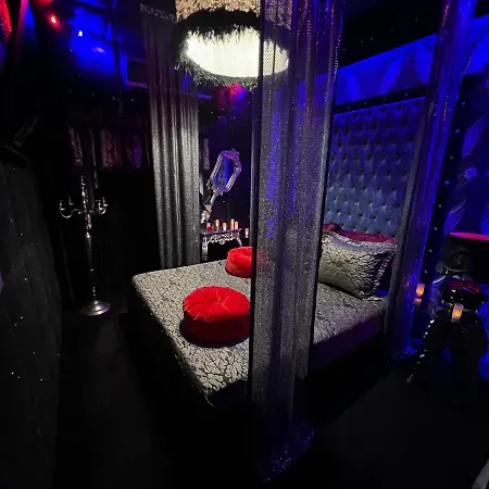 Priamos Erato Love hotel