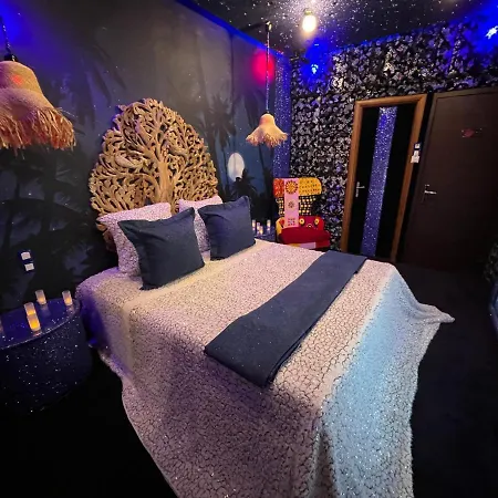 Priamos Erato Love hotel Athén