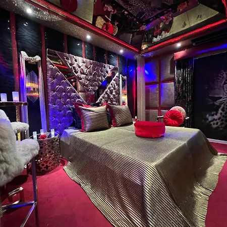 Priamos Erato Love hotel