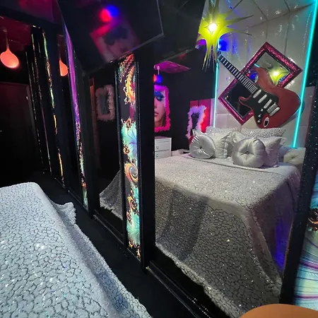Priamos Erato Love hotel