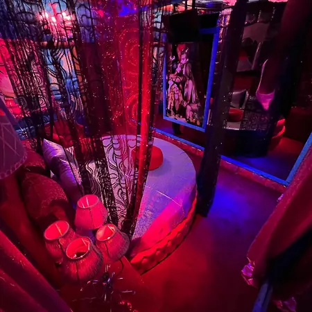 Love hotel Priamos Erato