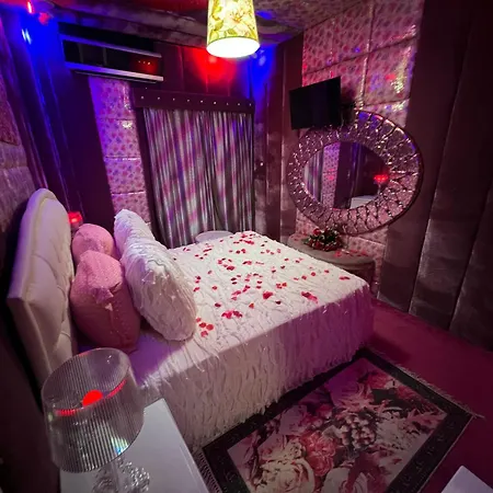 Love hotel Priamos Erato *
